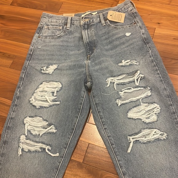 Levies high waisted mom jeans - Picture 2 of 6